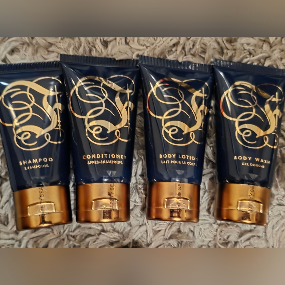 The Fontainebleau Hotel Las Vegas Toiletries Set Lot of 7 - Picture 3 of 3